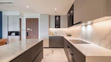 Family Suite, 3 Bedrooms, Club lounge access, River View | Private kitchen | Full-sized fridge, microwave, oven, stovetop