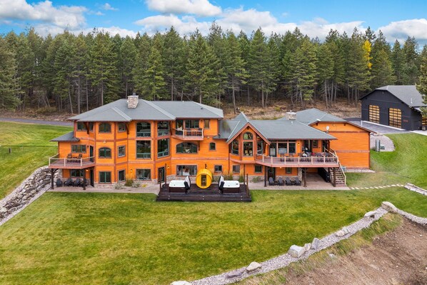 المنشأة من الخارج