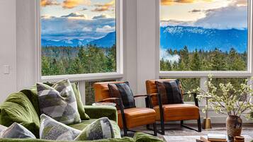 Televisión, chimenea y futbolito