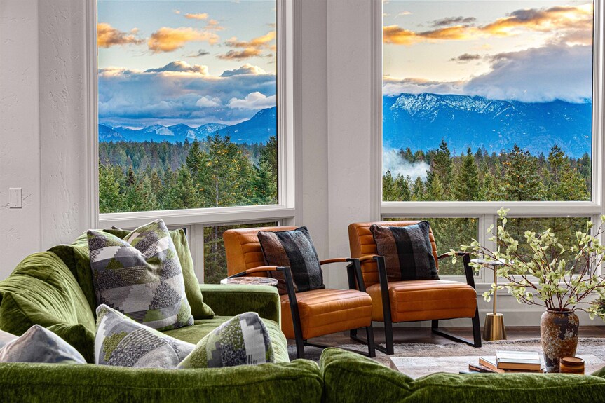 Luxury Lodge · Dual Hot Tubs, Saunas & Theater - Columbia Falls, MT