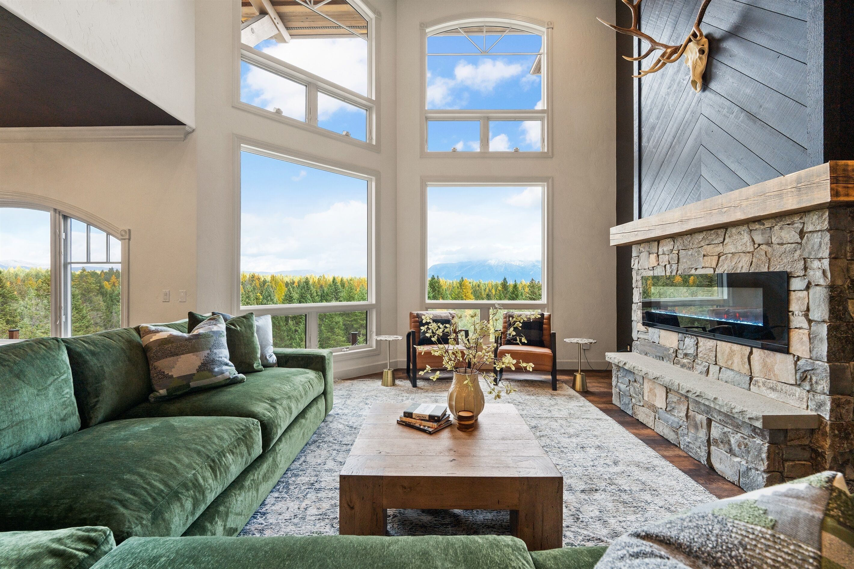 電視、壁爐、足球機