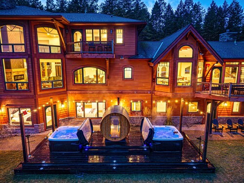 New Montana Mansion/2 Hot tubs/2 Saunas/Sleeps 10