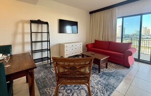 TV - Sunset Studio Just a Short Walk from the Beach & Free Daily Activities! (Panama City Beach)