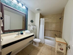 Hair dryer, towels - Cozy Studio w/ a short walk to Beach & Free round of Golf & Activities Daily! (Panama City Beach)