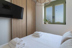 4 bedrooms, iron/ironing board, free WiFi, bed sheets - Villa Kito, spacious, 4-bedrooms with private pool (8HVX+QQ9 Arkadi, Greece)