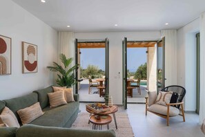 Smart TV - Villa Kito, spacious, 4-bedrooms with private pool (8HVX+QQ9 Arkadi, Greece)