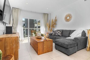 Smart TV - Your Perfect Aruban Condo Oceanfront (Oranjestad)