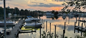 Back Creek Villa with Sunroom