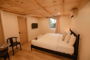Economy Suite, Ensuite (The Mill House #5) | Interior - The Mill House (Bayfield)