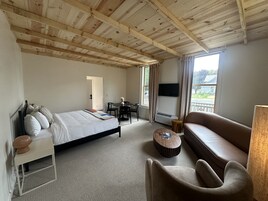 Panoramic Suite, Ensuite (The Mill House #3) | Lounge