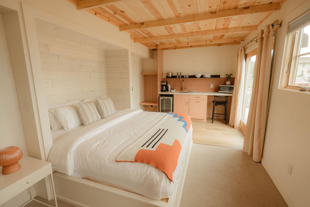 Panoramic Suite, Ensuite, Lake View (The Mill House #2) | Interior
