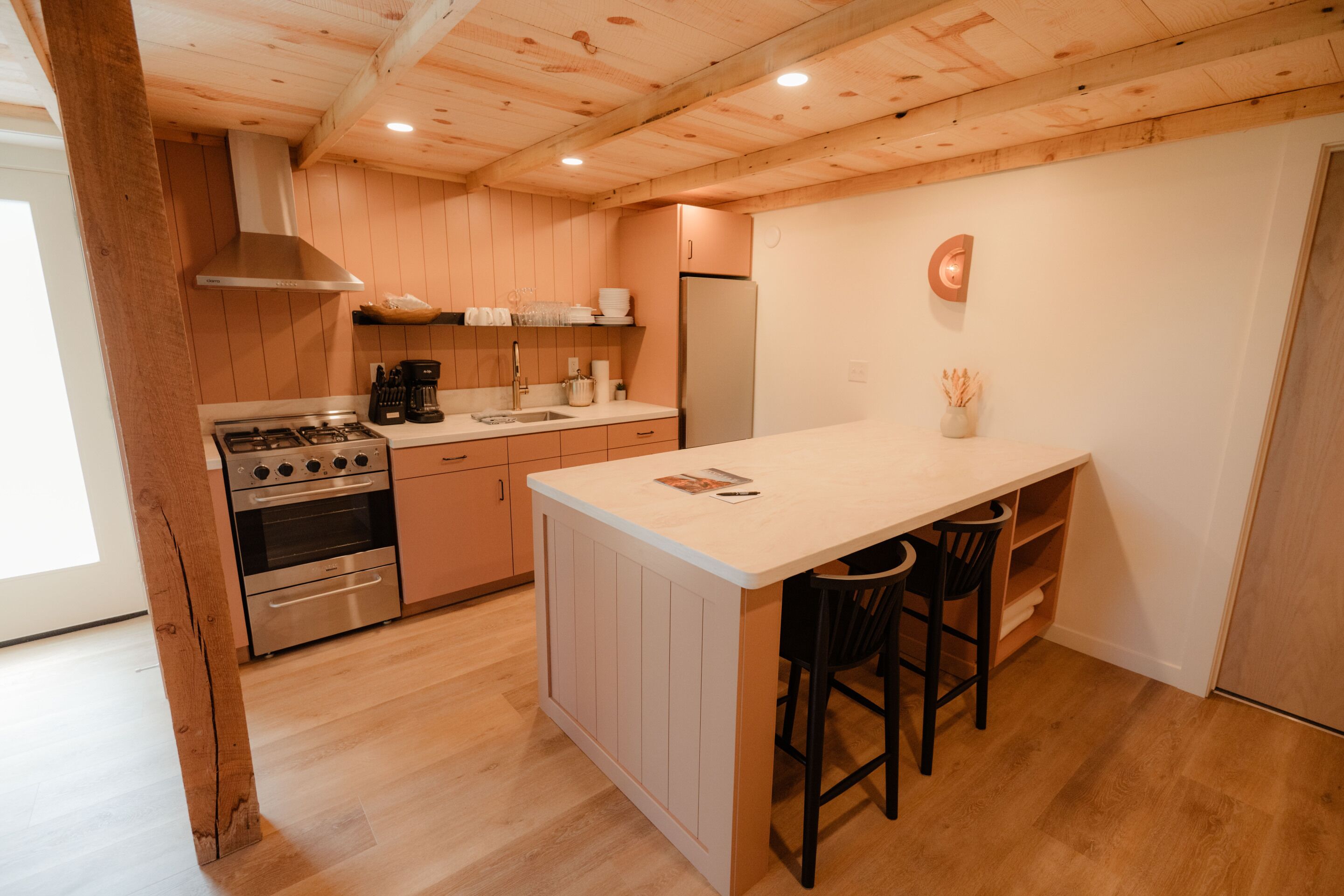 Suite panorámica, baño en la habitación, vista a la ciudad (The Mill House #4) | Cocina compartida