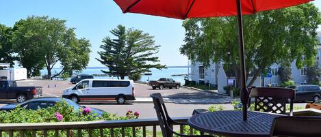 Panoramic-Suite, mit Bad, Seeblick (Garden Guest House 1) | Blick vom Balkon