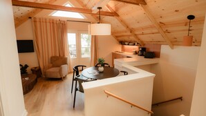 Suite – panorama, eget bad, utsikt mot innsjø (The Mill House #1) | Innvendig