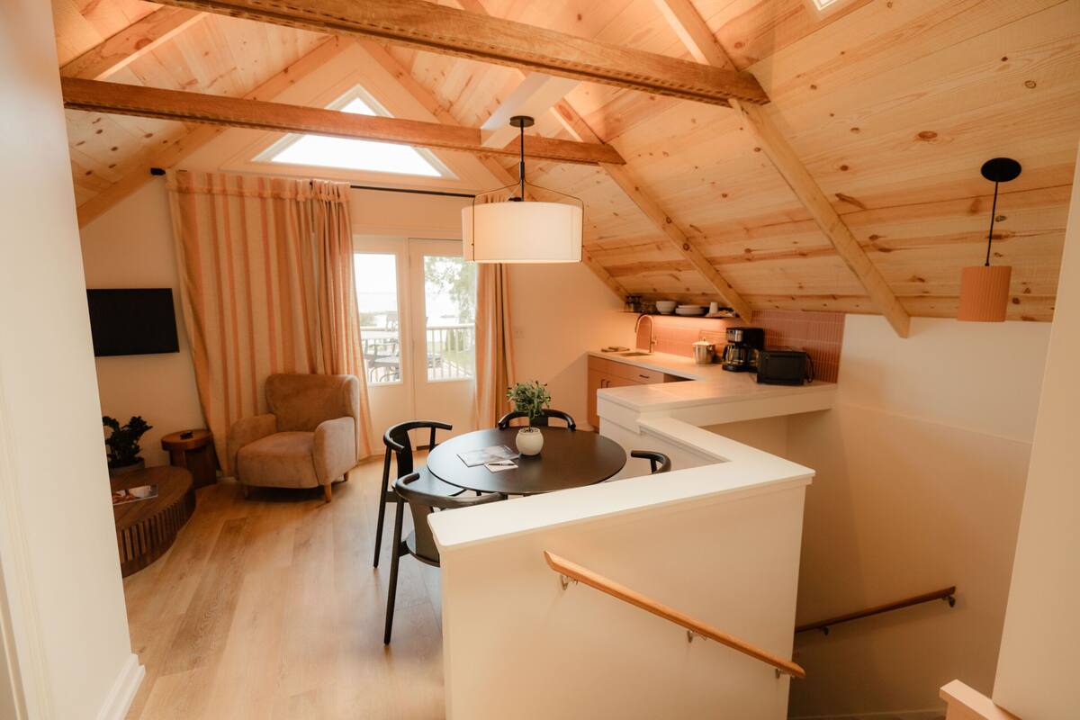 Panoramic Suite, Ensuite, Lake View (The Mill House #1) | Interior