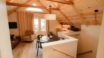 Panoramic Suite, Ensuite, Lake View (The Mill House #1) | Interior