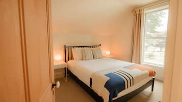Panoramic Suite, Ensuite, Lake View (The Mill House #1)