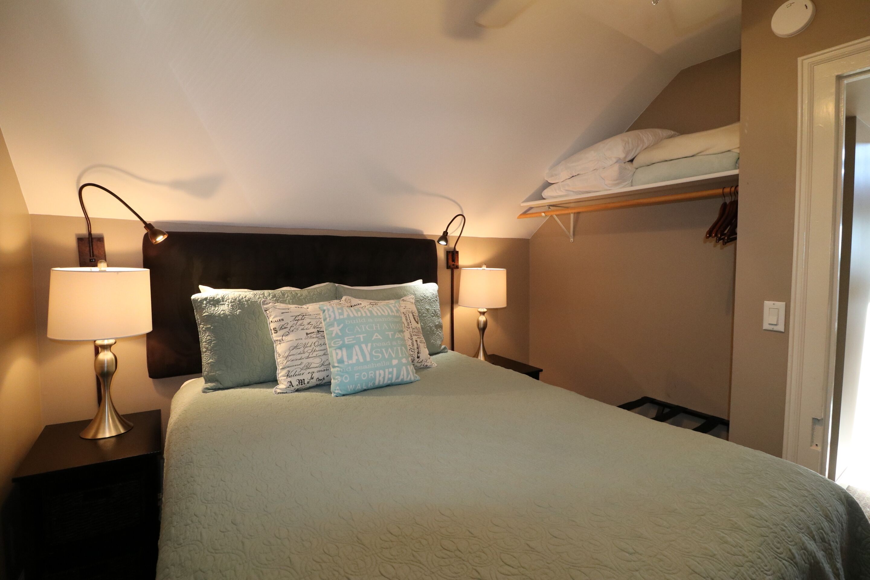 Panoramic Suite, Ensuite, Lake View (The Mill House #1)