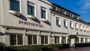 A two-story building with the sign "POSTHOTEL" indicating it is a hotel. - Posthotel Monegro  (Steinfurt)