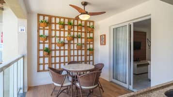 Basic Apartment | Tempat makan luar