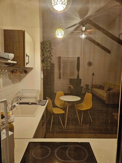 Cozy 1-bedroom house in cool Enying with AC