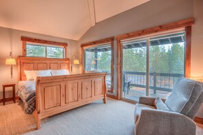 Desk, free WiFi, bed sheets - Sunriver Home Near Fort Rock, Hot Tub, A/C, SHARC (Sunriver)