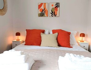 Room - Cosy cottage (5 Alkington Road) (Whitchurch)