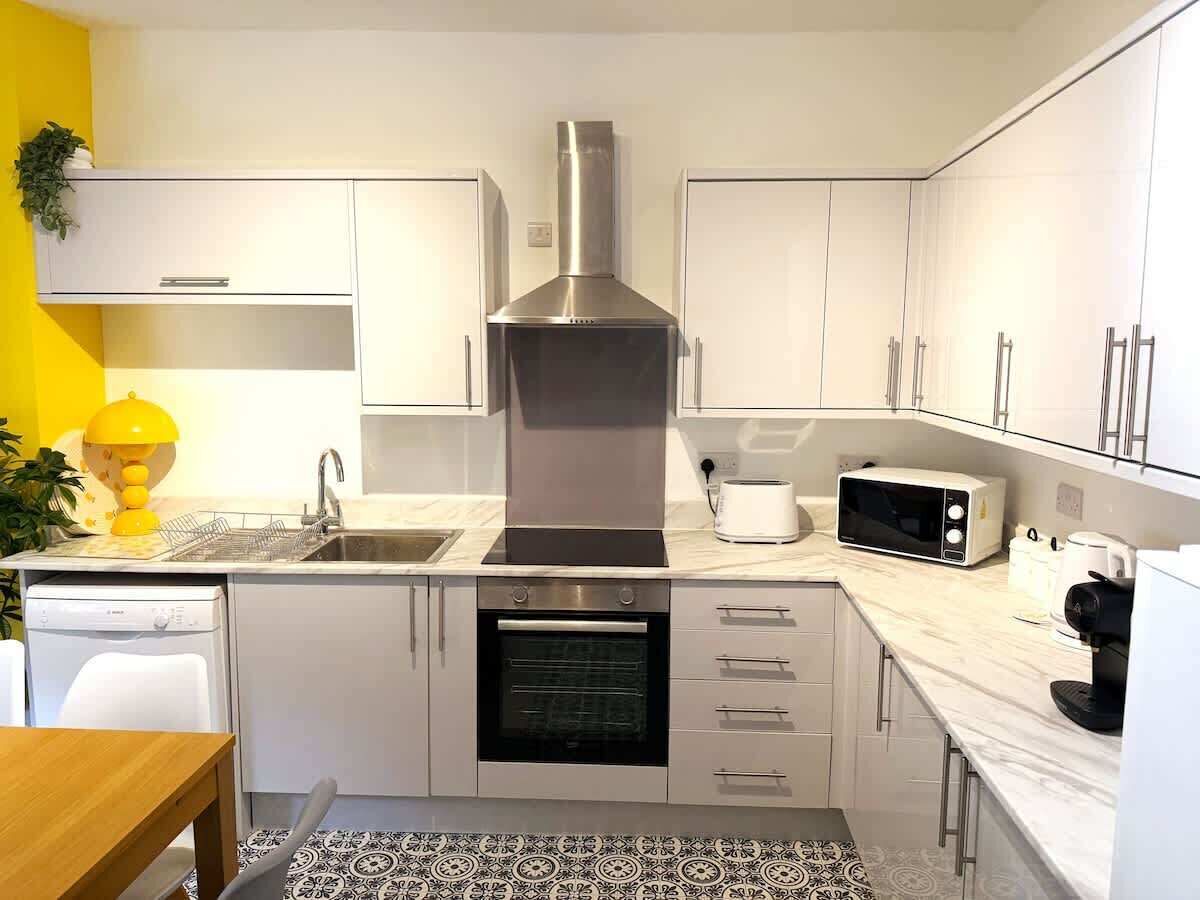 Fridge, microwave, oven, dishwasher