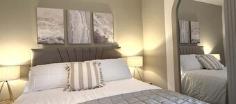 The Whitchurch Apartment- The Painted Rooms