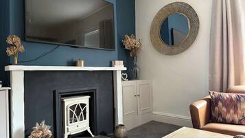 TV, fireplace