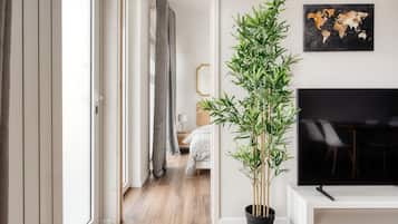 Iron/ironing board, free WiFi, bed sheets