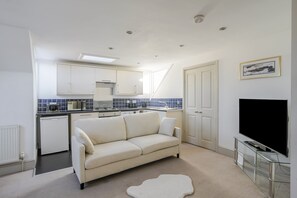 Living area - Moulsham Apartment by Stays Accommodation (Chelmsford)