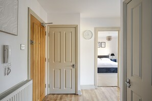 Interior - Moulsham Apartment by Stays Accommodation (Chelmsford)