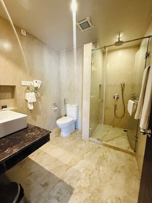 Deluxe Double or Twin Room, Balcony, Mountain View | Bathroom | Free toiletries, hair dryer, towels, soap