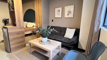 Estudio Deluxe, 1 cama doble con sofá cama | Ropa de cama de alta calidad, edredones de plumas, minibar y wifi gratis