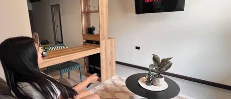 Estudi Deluxe, 1 llit doble i sofà llit | Wifi gratuïta