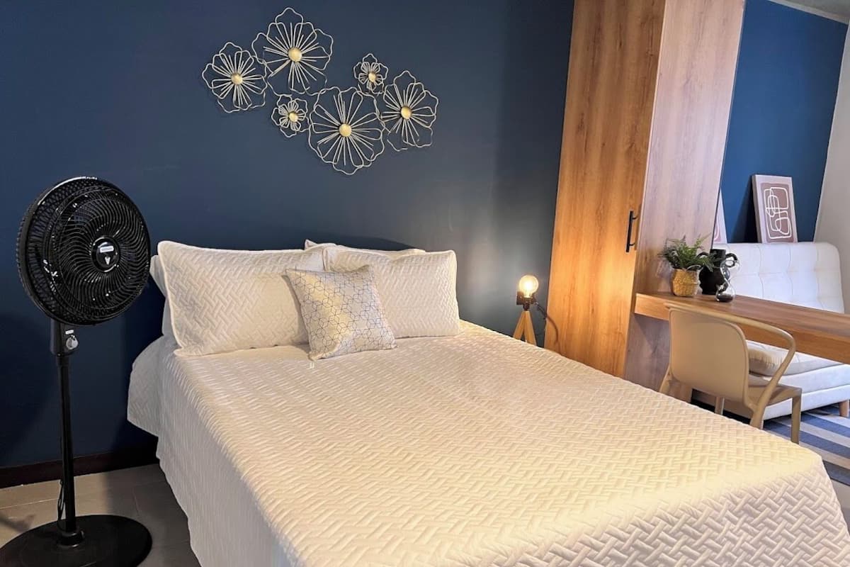 Estúdio luxo, 1 cama de casal e sofá-cama | Roupas de cama premium, edredons de pluma, frigobar, Wi-Fi de cortesia