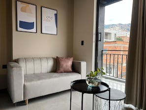 Ropa de cama de alta calidad, cubrecamas, minibar y wifi gratis 