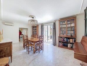 Interior - House with pool in the hills above Aramon (Aramon)
