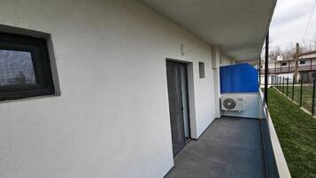 المنطقة المحيطة بالمنشأة