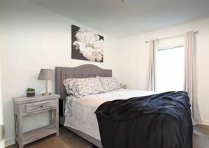 1 bedroom, iron/ironing board, travel crib, WiFi - Charming, Cozy Bungalow Retreat (Des Moines)