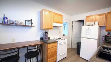 Mikrowelle, Ofen, Herdplatte, Küchenrolle