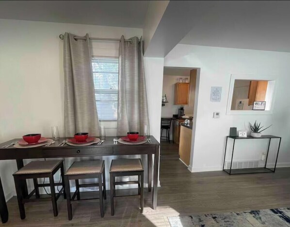 Dining - Cozy Bungalow Retreat (Des Moines)