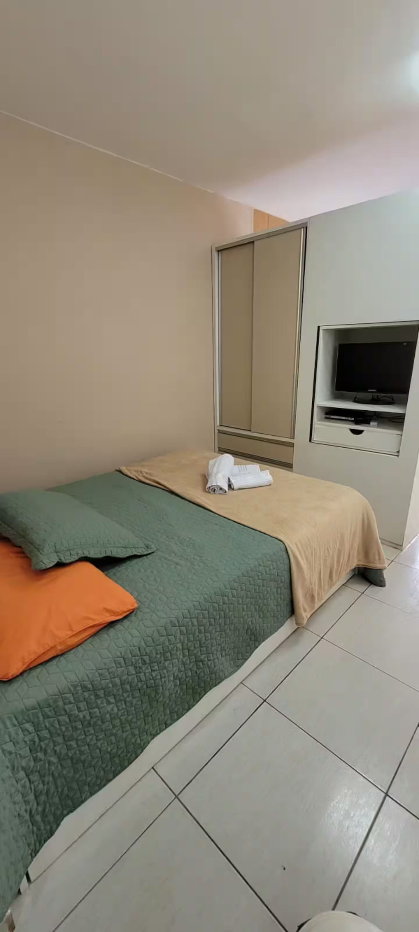 1 camera, ferro/asse da stiro, Wi-Fi gratuito, lenzuola