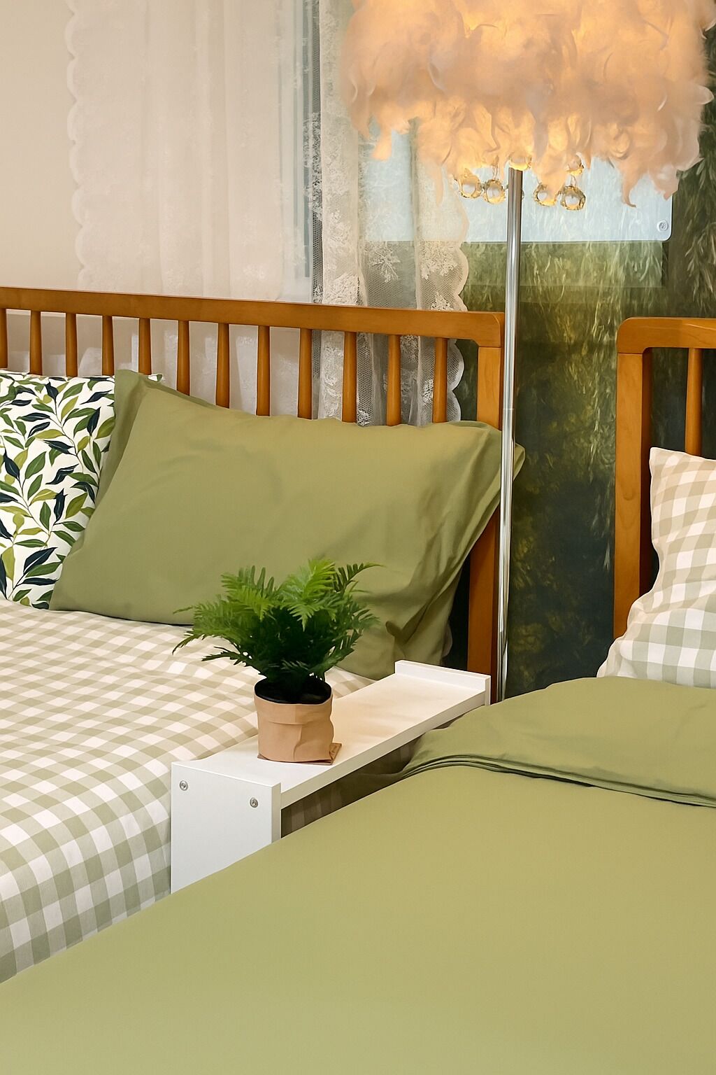 Tabla de planchar con plancha, wifi gratis y ropa de cama 