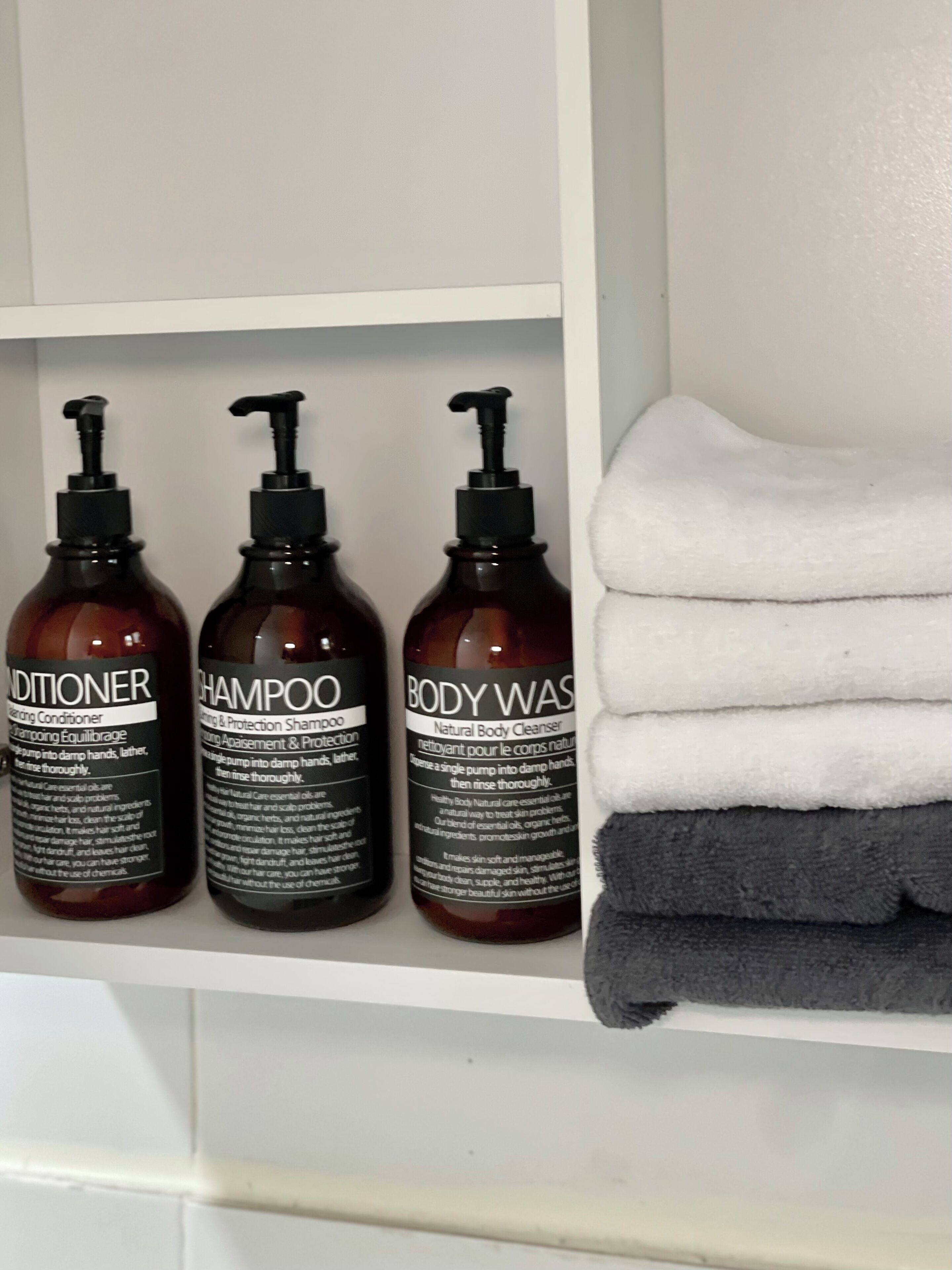 Comfort House | Bathroom | Shower, free toiletries, hair dryer, slippers