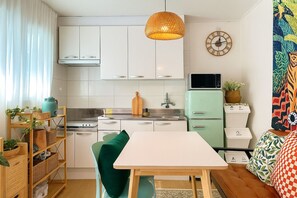 Comfort House | Private kitchen | Fridge, microwave, electric kettle, rice cooker - Stay HelloSeoul (Seoul)