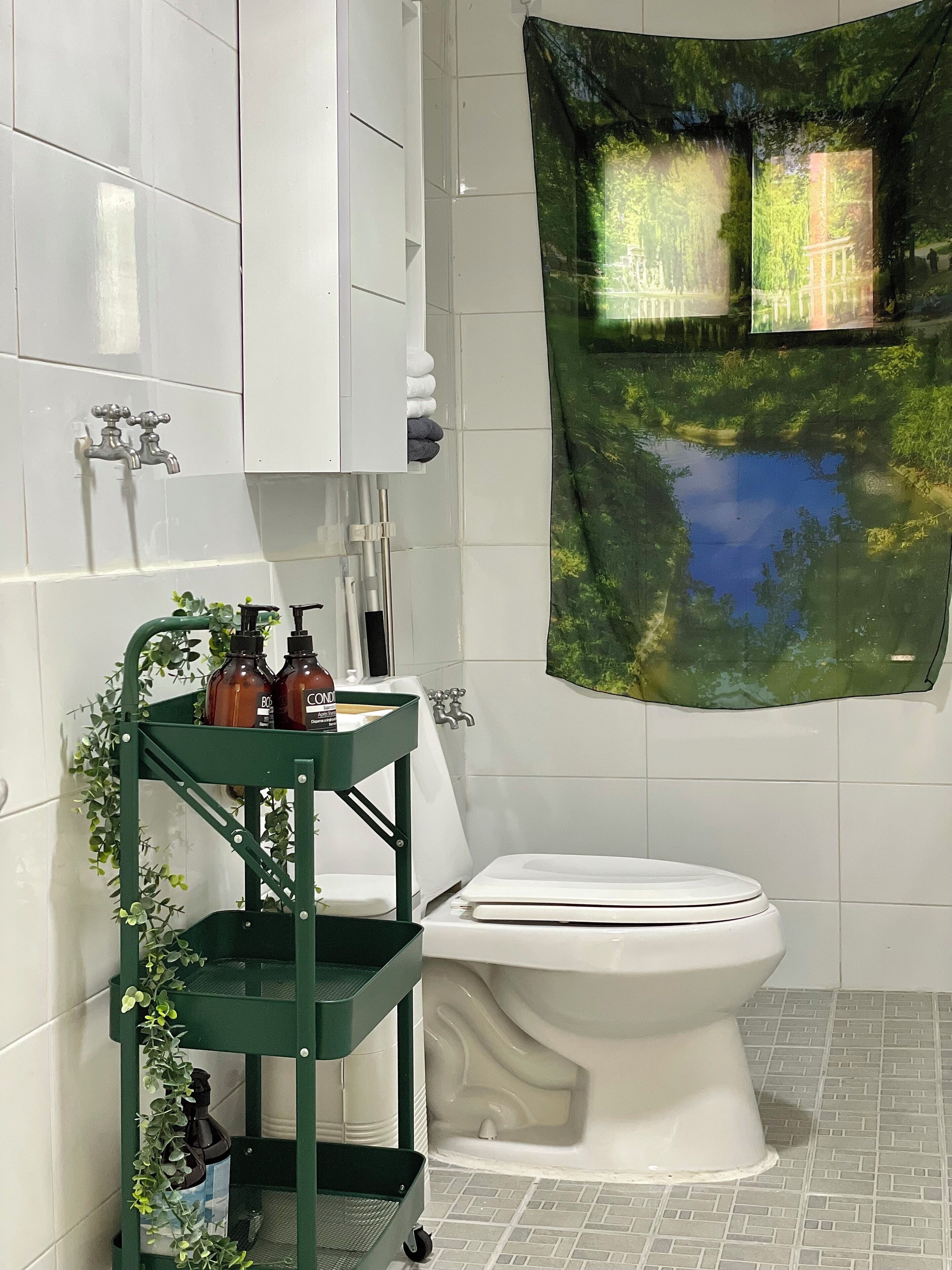 Comfort House | Bathroom | Shower, free toiletries, hair dryer, slippers