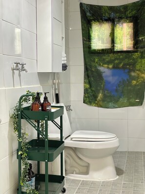 Comfort Apartment | Bathroom | Slippers