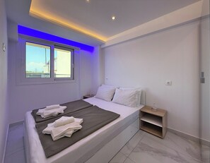 1 bedroom, WiFi, bed sheets - Deluxe One-Bedroom Suite No. 4 (Ground Floor) (Paralia)
